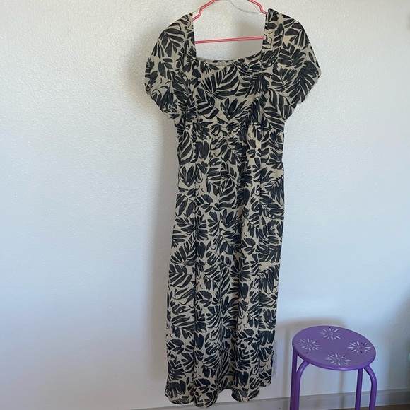 Fall short sleeve lined dress perfect for summer to fall transition - Picture 1 of 8